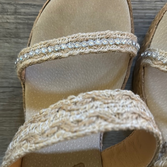 Sbicca Beige Sandals - Picture 2 of 5